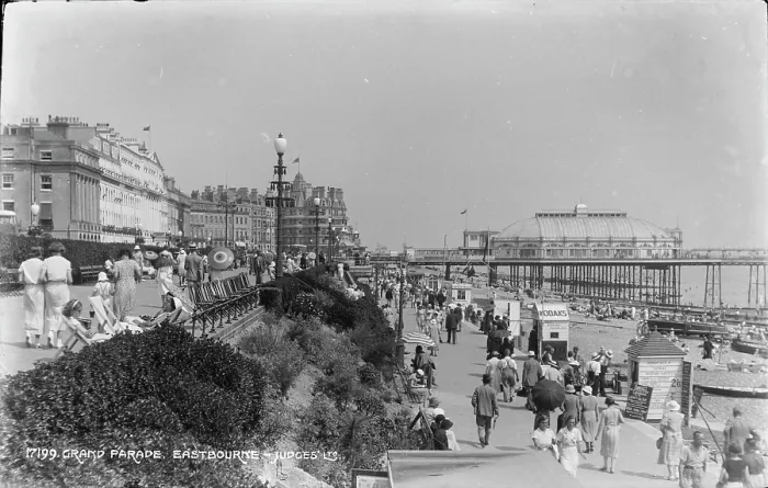 Framed Print : Grand Parade, Eastbourne Framed Print : Grand Parade, Eastbourne