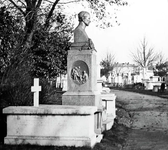 Framed Print : Grave of Thomas Hood, Kensal Green, London Framed Print : Grave of Thomas Hood, Kensal Green, London