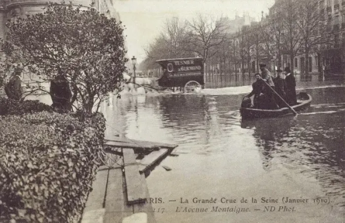 Framed Print : Great Flood in Paris - L Avenue Montaigne Framed Print : Great Flood in Paris - L Avenue Montaigne