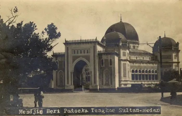 Framed Print : Great Mosque, Medan, Sumatra, Indonesia Framed Print : Great Mosque, Medan, Sumatra, Indonesia