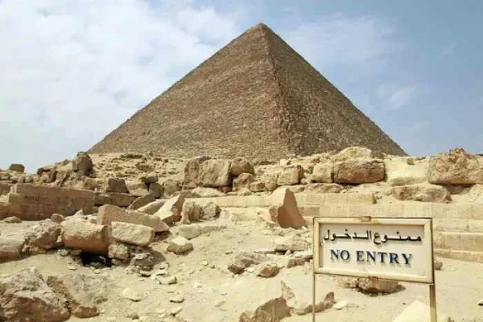 Framed Print : Great Pyramid of Cheops in Cairo, Egypt Framed Print : Great Pyramid of Cheops in Cairo, Egypt