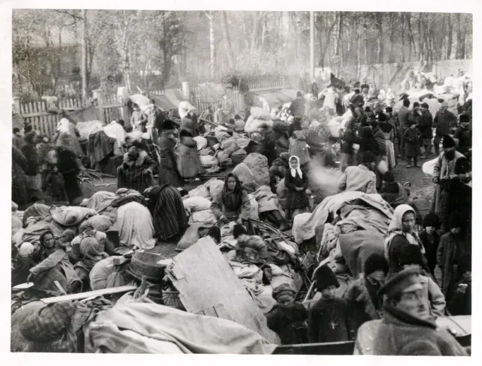 Framed Print : The Great Retreat off 1915 - Russian peasants World War I Framed Print : The Great Retreat off 1915 - Russian peasants World War I