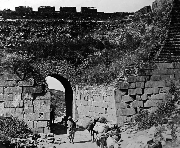 Framed Print : Great Wall of China - early 1900s Framed Print : Great Wall of China - early 1900s