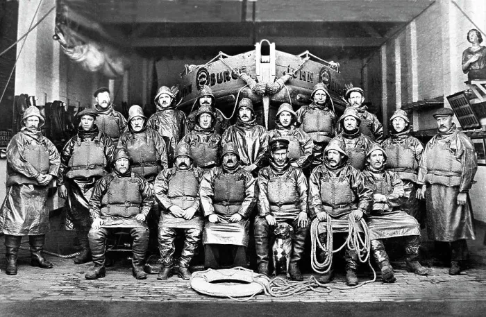 Framed Print : Great Yarmouth Lifeboat and Crew early 1900s Framed Print : Great Yarmouth Lifeboat and Crew early 1900s