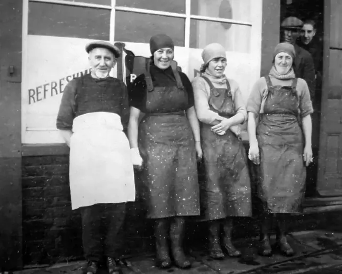 Framed Print : Great Yarmouth, Scottish Fisher Girls Framed Print : Great Yarmouth, Scottish Fisher Girls