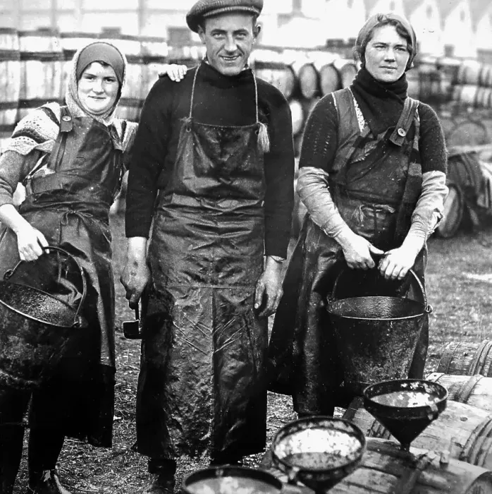 Framed Print : Great Yarmouth, Scottish Fisher Girls Framed Print : Great Yarmouth, Scottish Fisher Girls