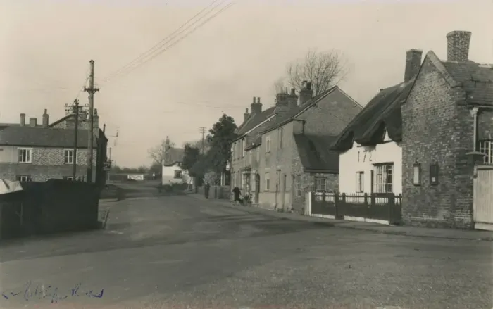 Framed Print : The Green (Showing Star Inn and thatched cottage dated 1723) Framed Print : The Green (Showing Star Inn and thatched cottage dated 1723)