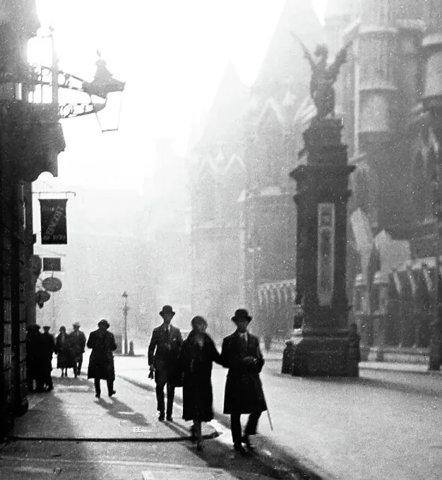 Framed Print : Griffin Monument, Temple Bar, London, early 1900s Framed Print : Griffin Monument, Temple Bar, London, early 1900s