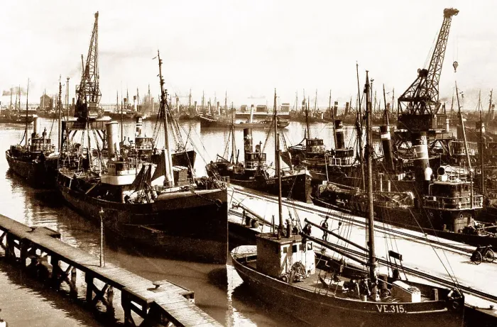 Framed Print : Grimsby Docks Framed Print : Grimsby Docks