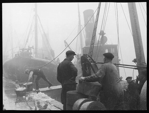 Grimsby Fishermen. Early morning mist in No 2 Fish Dock, Grimsby, Lincolnshire, England