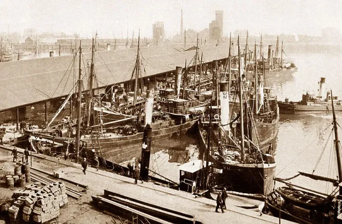 Framed Print : Grimsby Pontoon early 1900s Framed Print : Grimsby Pontoon early 1900s