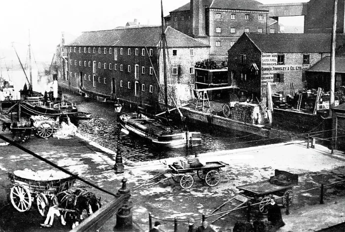 Framed Print : Grimsby River Head early 1900s Framed Print : Grimsby River Head early 1900s