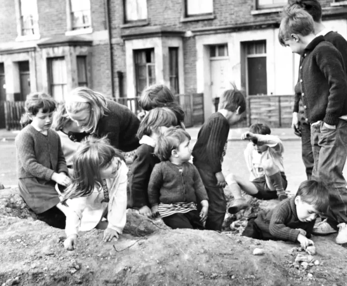 Framed Print : Group of children on a Balham street, SW London Framed Print : Group of children on a Balham street, SW London
