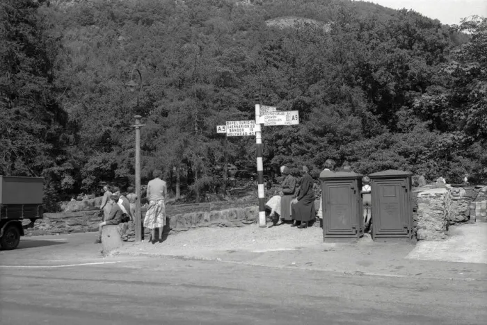 Framed Print : Group of Holidaymakers waiting for their coach, North Wales Framed Print : Group of Holidaymakers waiting for their coach, North Wales