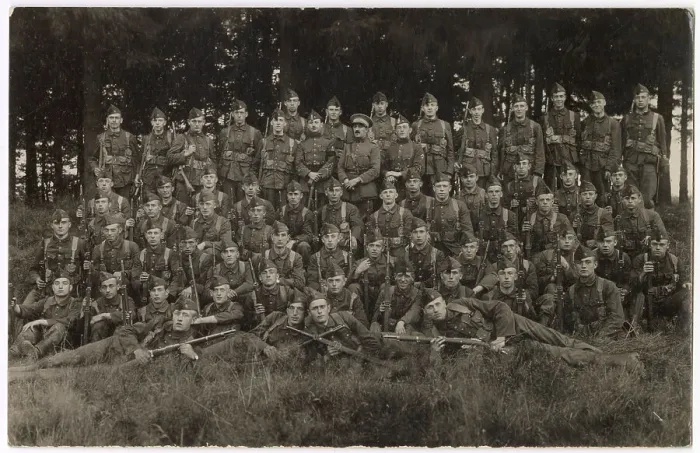 Framed Print : Group photo, Belgian Army 8th Regiment of Line, WW1 Date: circa 1914-1918 Framed Print : Group photo, Belgian Army 8th Regiment of Line, WW1 Date: circa 1914-1918