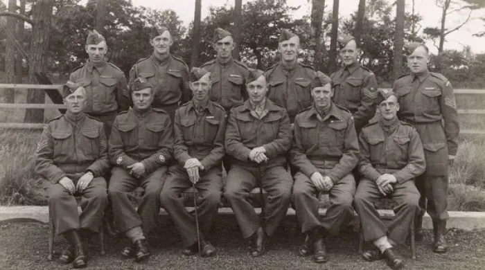 Framed Print : Group photo, British soldiers on NCO course Framed Print : Group photo, British soldiers on NCO course