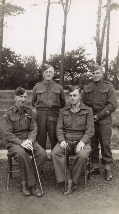Framed Print : Group photo, British soldiers on NCO course Framed Print : Group photo, British soldiers on NCO course