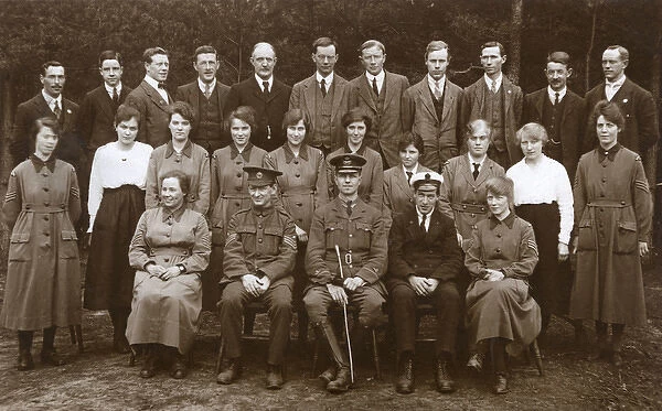 Group photo of RFC  /  RAF personnel, WW1