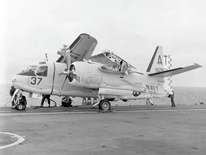 Framed Print : Grumman S-2E Tracker 152802