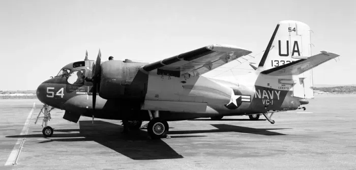 Framed Print : Grumman US-2C Tracker 133370
