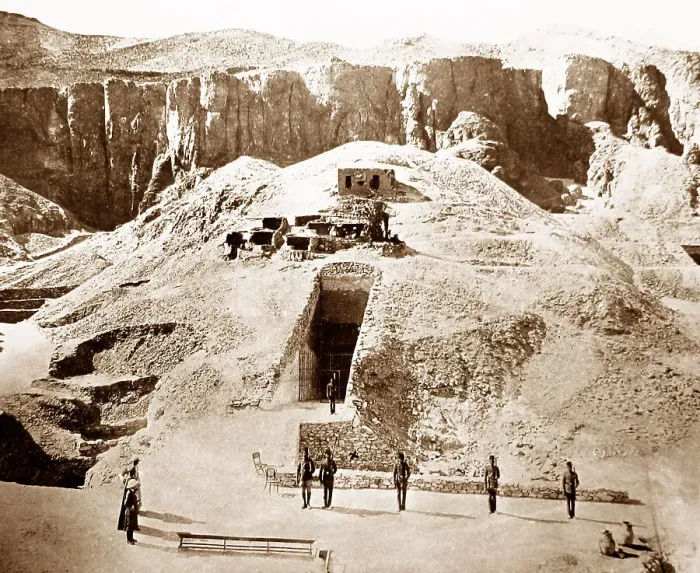 Framed Print : Guarding recenly opened tomb of Tutankhamun, Valley Framed Print : Guarding recenly opened tomb of Tutankhamun, Valley