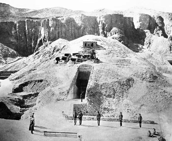 Framed Print : Guarding the tomb of Tutankhamun in the Valley Framed Print : Guarding the tomb of Tutankhamun in the Valley