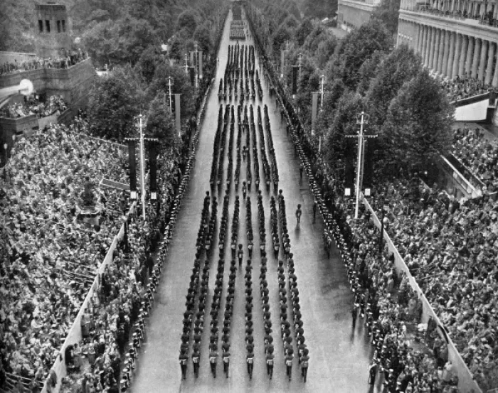 Framed Print : Guards processing on the Coronation route, 1953 Framed Print : Guards processing on the Coronation route, 1953