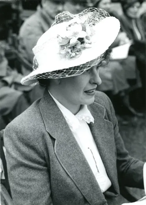 Framed Print : A guest at the 1951 Royal Aeronautical Society Garden Pa? Framed Print : A guest at the 1951 Royal Aeronautical Society Garden Pa?