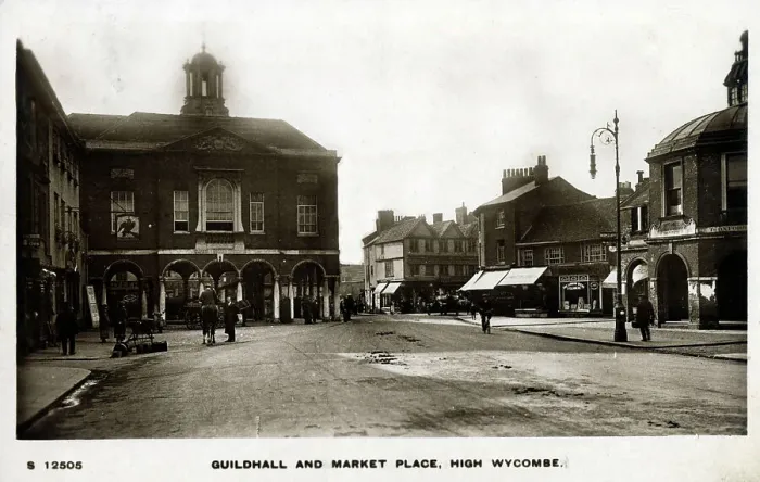 Framed Print : Guildhall and Market Place, High Wycombe, Buckinghamshire Framed Print : Guildhall and Market Place, High Wycombe, Buckinghamshire
