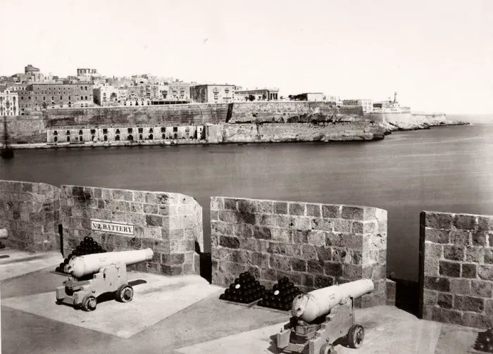 Framed Print : Gun battery, Grand Harbour, Valletta, Malta Framed Print : Gun battery, Grand Harbour, Valletta, Malta