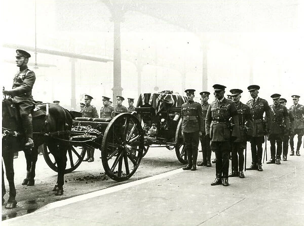 Gun carriage and soldiers at funeral of Unknown Warrior