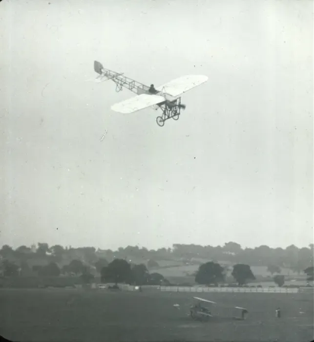 Framed Print : Gustav Hamel in flight Framed Print : Gustav Hamel in flight