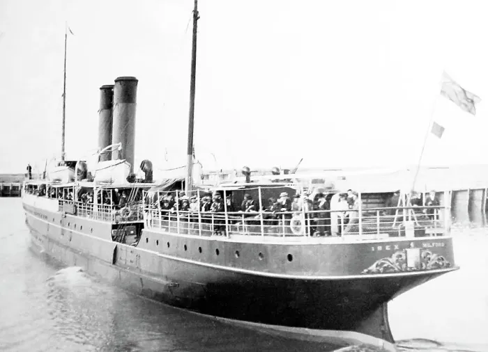 Framed Print : GWR Ibex steamer leaving Milford Framed Print : GWR Ibex steamer leaving Milford