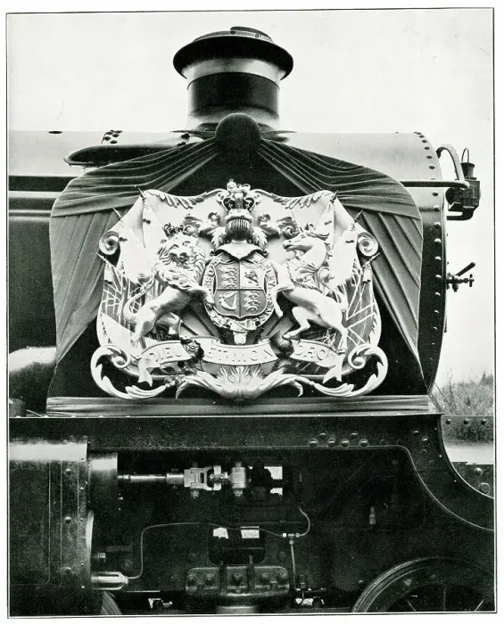 Framed Print : GWR Windsor Castle locomotive with Royal Coat of Arms Framed Print : GWR Windsor Castle locomotive with Royal Coat of Arms