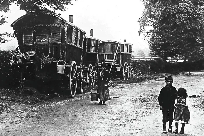 Framed Print : Gypsy caravans, Victorian period Framed Print : Gypsy caravans, Victorian period