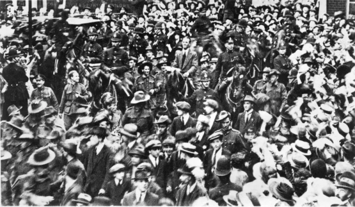 Framed Print : H G Hawkers joyous arrival in London after his Atlantic fli Framed Print : H G Hawkers joyous arrival in London after his Atlantic fli