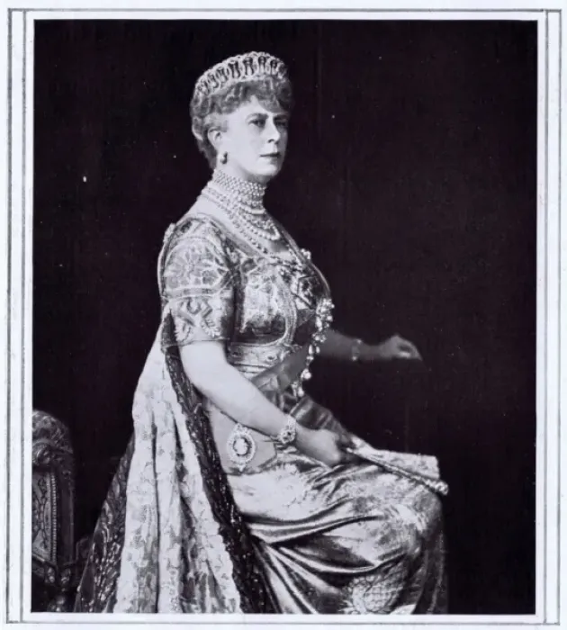 Framed Print : H. M. Queen Mary in her Court Dress, London, 1922 Framed Print : H. M. Queen Mary in her Court Dress, London, 1922
