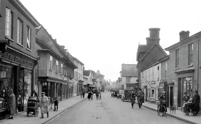 Framed Print : Hadleigh High Street probably 1920s Framed Print : Hadleigh High Street probably 1920s