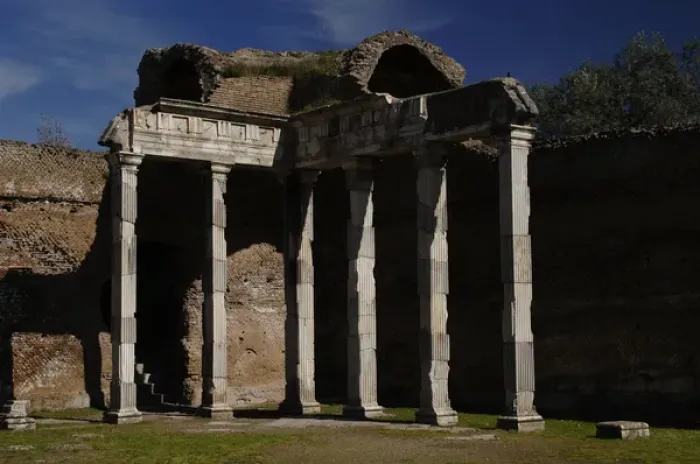 Framed Print : Hadrians Villa. 2nd century. Hall with Doric Pillars. Italy Framed Print : Hadrians Villa. 2nd century. Hall with Doric Pillars. Italy
