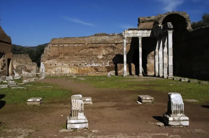Framed Print : Hadrians Villa. 2nd century. Hall with Doric Pillars. Italy Framed Print : Hadrians Villa. 2nd century. Hall with Doric Pillars. Italy