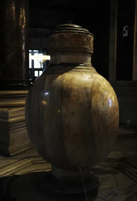 Framed Print : Hagia Sophia. Alabaster urn. Istanbul