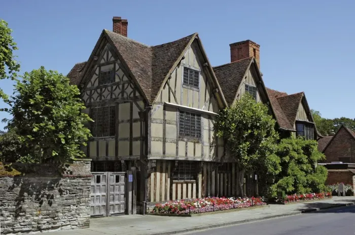 Framed Print : Halls Croft, Stratford-upon-Avon Framed Print : Halls Croft, Stratford-upon-Avon