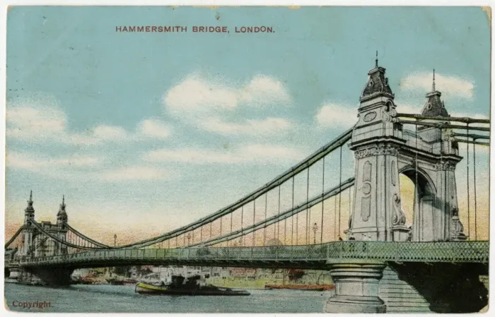Framed Print : Hammersmith Bridge over the River Thames, West London Framed Print : Hammersmith Bridge over the River Thames, West London