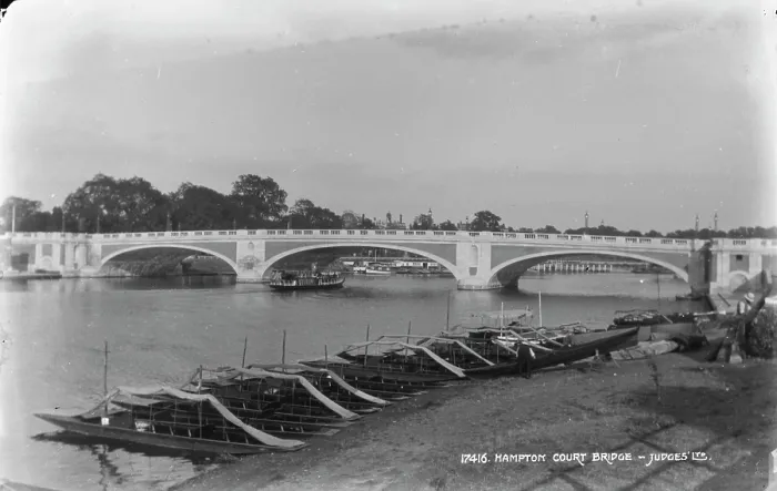 Framed Print : Hampton Court Bridge