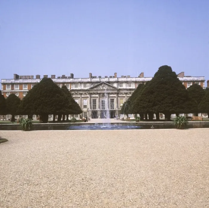 Framed Print : Hampton Court Palace Framed Print : Hampton Court Palace