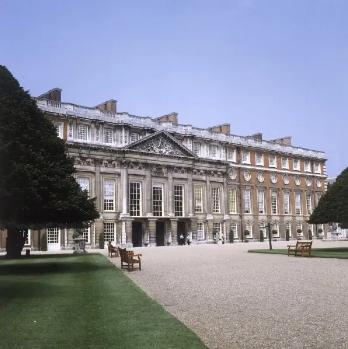 Framed Print : Hampton Court Palace Framed Print : Hampton Court Palace
