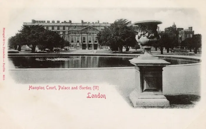 Framed Print : Hampton Court Palace and Garden, London Framed Print : Hampton Court Palace and Garden, London