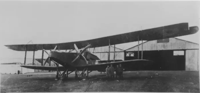 Framed Print : Handley Page 0-100, (on the ground) Framed Print : Handley Page 0-100, (on the ground)