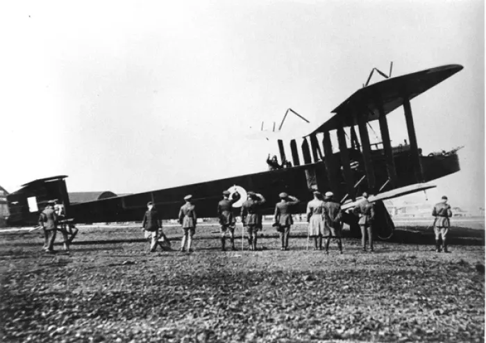 Framed Print : Handley Page 0-400 about to depart