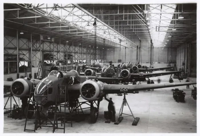 Framed Print : Handley Page construction, Smalesbury, Lancashire, WW2 Framed Print : Handley Page construction, Smalesbury, Lancashire, WW2